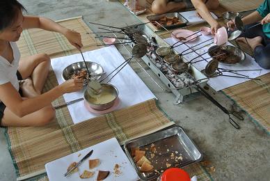 Kuih Kapit作り_e0089238_14474267.jpg