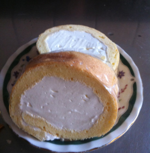 ロールケーキを作っておやつに・・・_c0036138_17501591.jpg