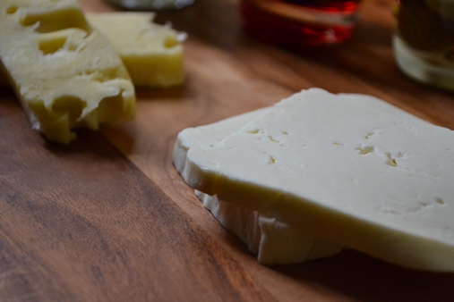 ３種類のオリーブ漬けと最近買ったチーズ。_f0232763_328718.jpg