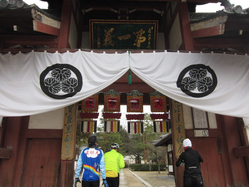 日本最古の布袋尊の寺・黄檗山万福寺は魅力満載！-京都・都七福神巡りポタリング②_e0138081_6453650.jpg