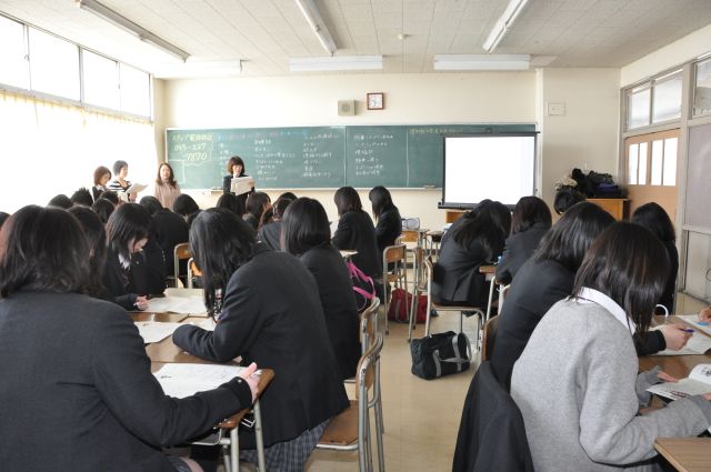 相模原総合高校でデートDV講演会開催_b0154492_2365872.jpg
