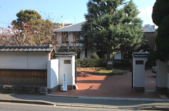 「八重の桜」・・・新島旧邸_e0048413_21412542.jpg