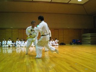 土曜日空手 冬季昇級審査会!_c0118332_2215536.jpg