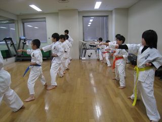 土曜日空手 冬季昇級審査会!_c0118332_2215674.jpg
