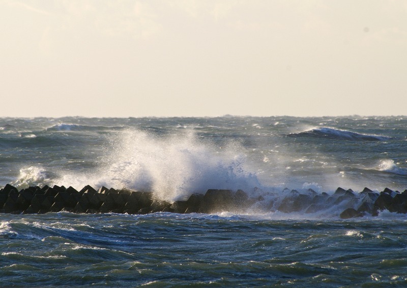 大荒れの海_c0238352_17594254.jpg