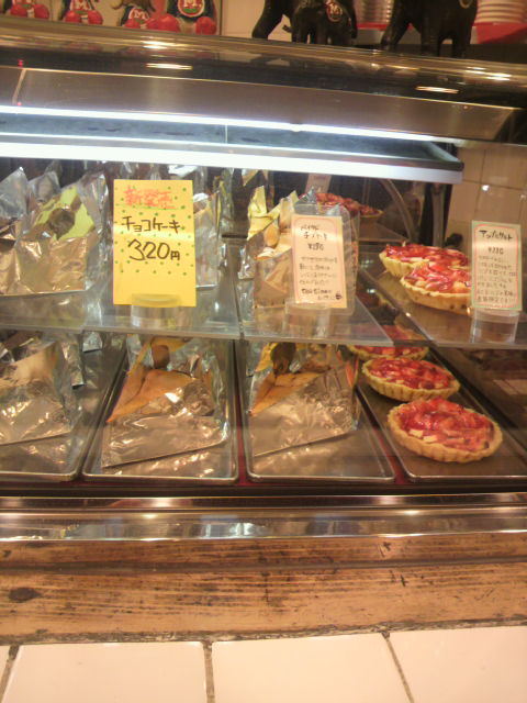 『ショーケース模様替え』_a0075684_0425714.jpg