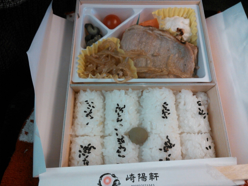 崎陽軒「しょうが焼弁当」(新横浜駅)_c0212604_1012452.jpg