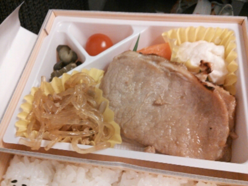 崎陽軒「しょうが焼弁当」(新横浜駅)_c0212604_1014515.jpg