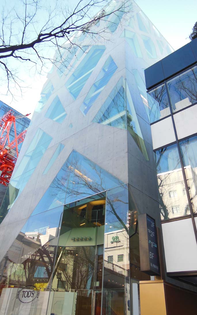 表参道建築巡り_a0166313_21112043.jpg