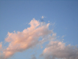 マグリットな空_f0038336_8492054.jpg