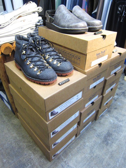 着実・堅実の SANDERS ・・・ CHUKKA Boots が新入荷です~★☆★_d0152280_019143.jpg