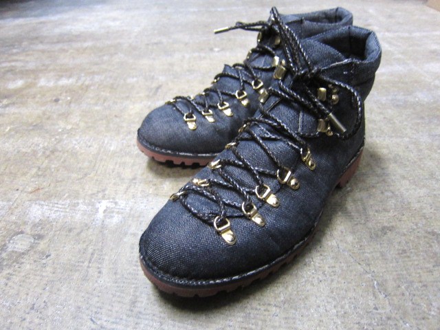 着実・堅実の SANDERS ・・・ CHUKKA Boots が新入荷です~★☆★_d0152280_0193278.jpg