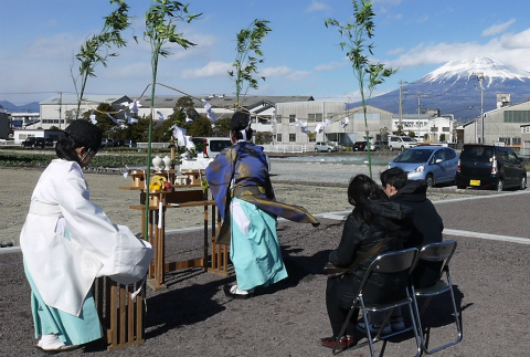 極寒の風に負けず、竣工式と地鎮祭_c0160488_20434358.jpg