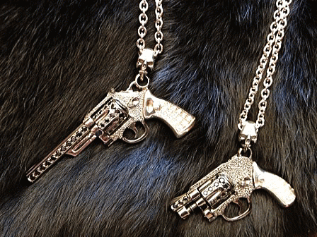リボルバー&石噛みスカルも!入荷☆_e0087043_14275898.gif
