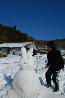 雪とたわむれる息子。　　前編_d0292262_19184549.jpg