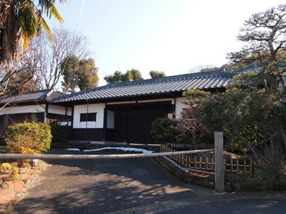 甘糟家長屋門からビブリアロケ地（浄智寺脇の小径）へ(2013.01.30)_e0245404_1853634.jpg