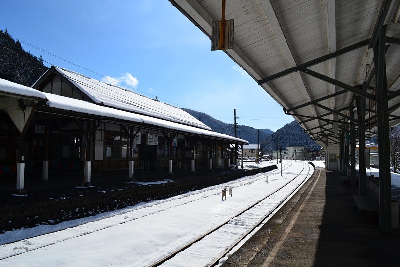 積雪の地域差(長良川鉄道の車窓から)_a0055650_913377.jpg