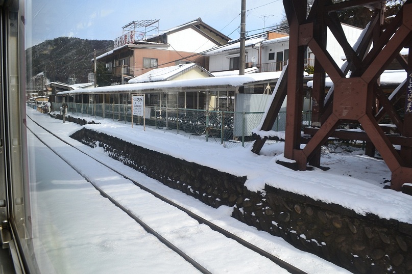 積雪の地域差(長良川鉄道の車窓から)_a0055650_9135571.jpg