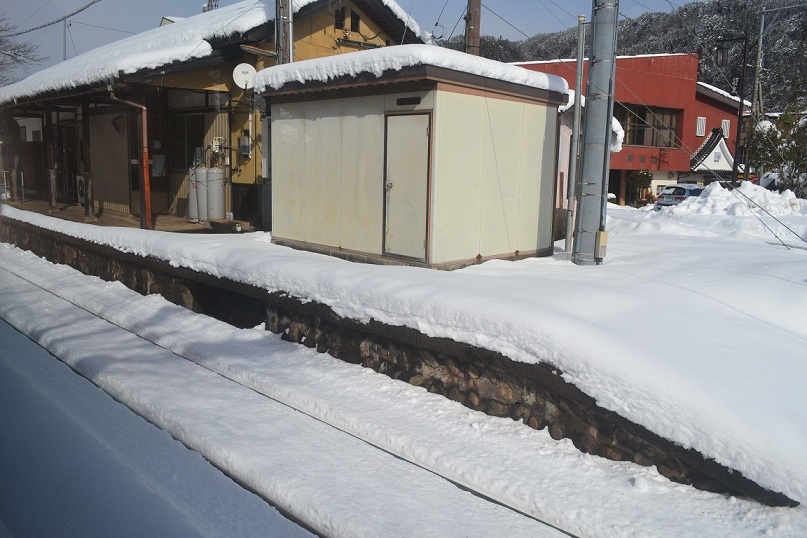 積雪の地域差(長良川鉄道の車窓から)_a0055650_917666.jpg