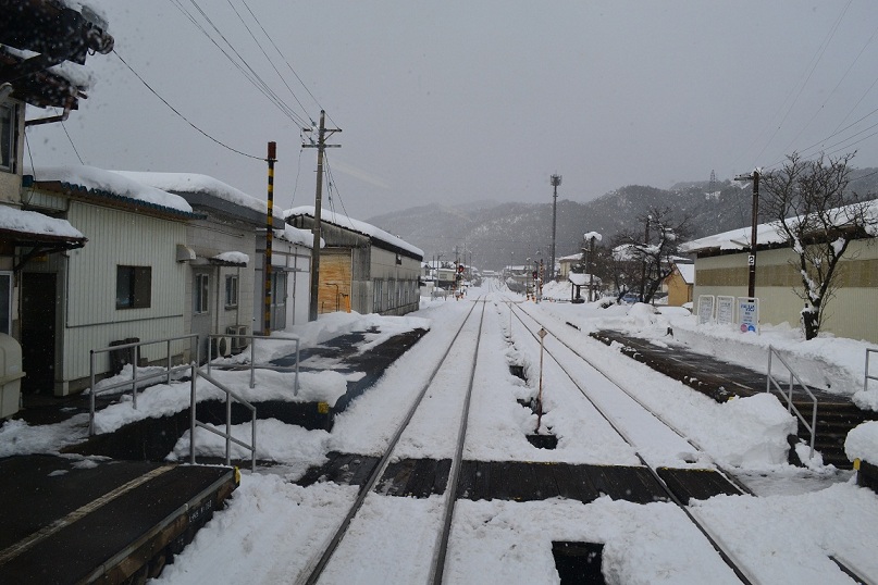 積雪の地域差(長良川鉄道の車窓から)_a0055650_9193025.jpg