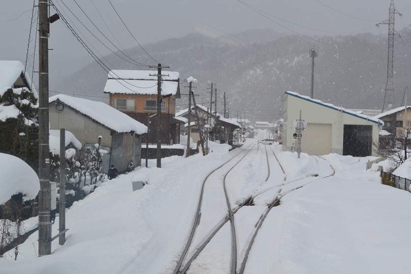 積雪の地域差(長良川鉄道の車窓から)_a0055650_91984.jpg