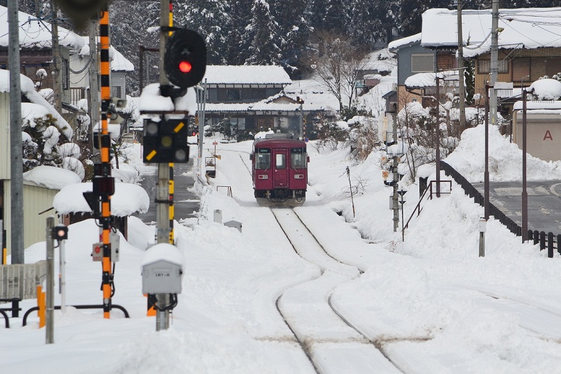 積雪の地域差(長良川鉄道の車窓から)_a0055650_9202473.jpg