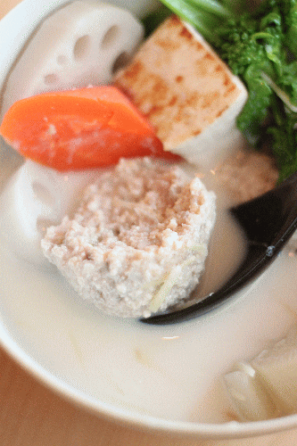 2月限定 自家製フワフワつくねの豆乳スープ 白みそ生姜仕立て_a0251920_22213446.gif