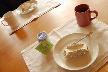 再びチーズケーキで始まり冷麺＆温麺で終わった木曜日の話_b0259218_3255814.jpg