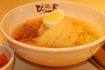 再びチーズケーキで始まり冷麺＆温麺で終わった木曜日の話_b0259218_3265716.jpg