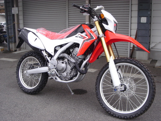 ＣＲＦ２５０Ｌの新車が限定１台お買い得価格にて！_b0163075_755412.jpg