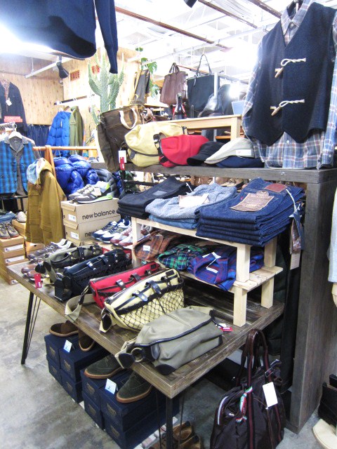 Pokit ・・・ 人気の2型(Capsuel Shoulder 、POACHER BAG) 春分の追加入荷です~♪♪♪_d0152280_2124444.jpg