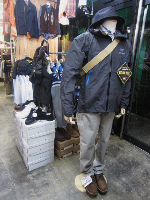 Pokit ・・・ 人気の2型(Capsuel Shoulder 、POACHER BAG) 春分の追加入荷です~♪♪♪_d0152280_21265050.jpg