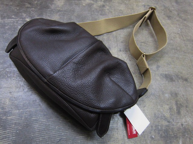Pokit ・・・ 人気の2型(Capsuel Shoulder 、POACHER BAG) 春分の追加入荷です~♪♪♪_d0152280_2143166.jpg