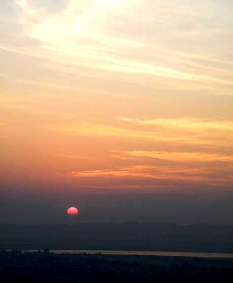 　マンダレーヒルの夕日　　ミャンマー紀行２１　　２．３_d0140806_9791.jpg