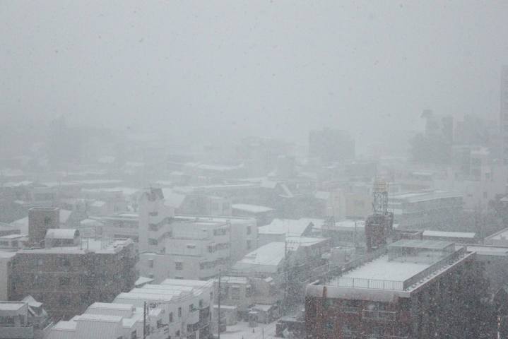 雪の降る町を_b0236816_2104775.jpg