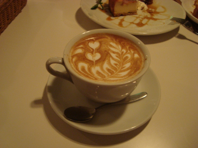 荻窪「カフェ ストラーダ」へ行く。_f0232060_3412386.jpg