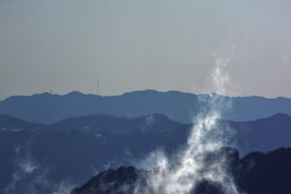 小浅間山からのスカイツリー遠望（136.7ｋｍ）_c0043361_1093225.jpg