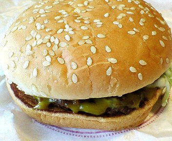 バーガーキング：「BK　RiNGO（りんご）」を食べた♪りんごよりもシナモン風味が強いっ！_c0014187_20461211.jpg