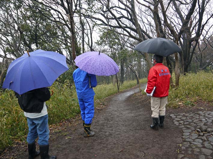 岩瀬中３年生の恒例の六国見山手入れエリアを確認：2・6_c0014967_16231995.jpg