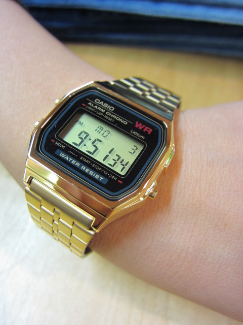 カシオ スタンダード デジタル A159WGEA-1JF ゴールド/ブラック