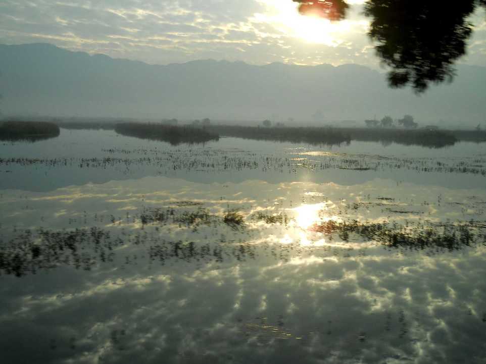 　インレー湖の朝日　　ミャンマー紀行２７　　２．９_d0140806_10493984.jpg