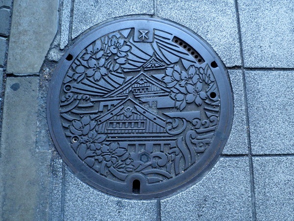 大阪市福島駅付近で見たマンホール蓋_e0304702_18553261.jpg