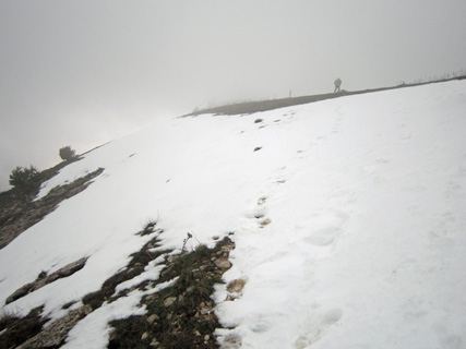 天気を分かつテッツィオ山_f0234936_7405869.jpg