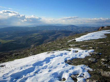 天気を分かつテッツィオ山_f0234936_743912.jpg