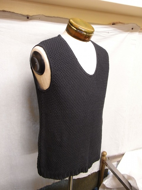 spoon-neck knit vest　2013_f0049745_16451953.jpg
