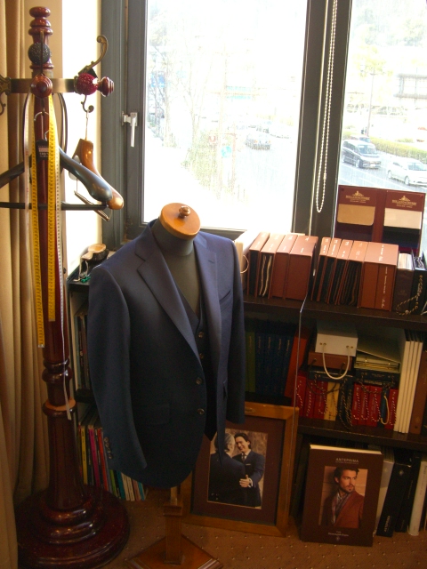 春を告げる「Dormeuile AMADEUS」のスーツ_c0168223_17455981.jpg