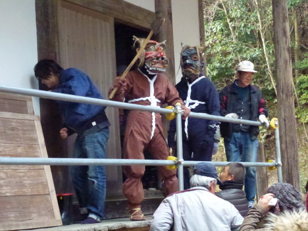 押部谷の近江寺での鬼やらい　on　2013-2-11_b0118987_830562.jpg