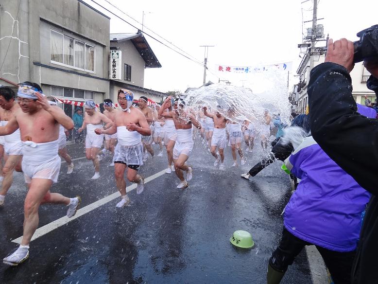 天下の奇祭・一関市大東大原の水掛祭に行った_f0075595_1445359.jpg