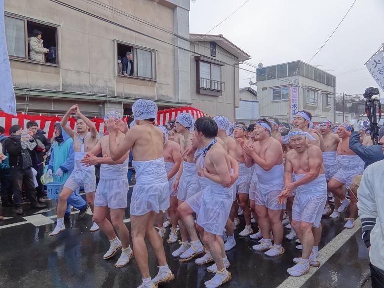 天下の奇祭・一関市大東大原の水掛祭に行った_f0075595_1532620.jpg