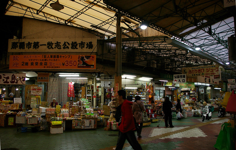 那覇の商店街_f0130879_23555294.jpg